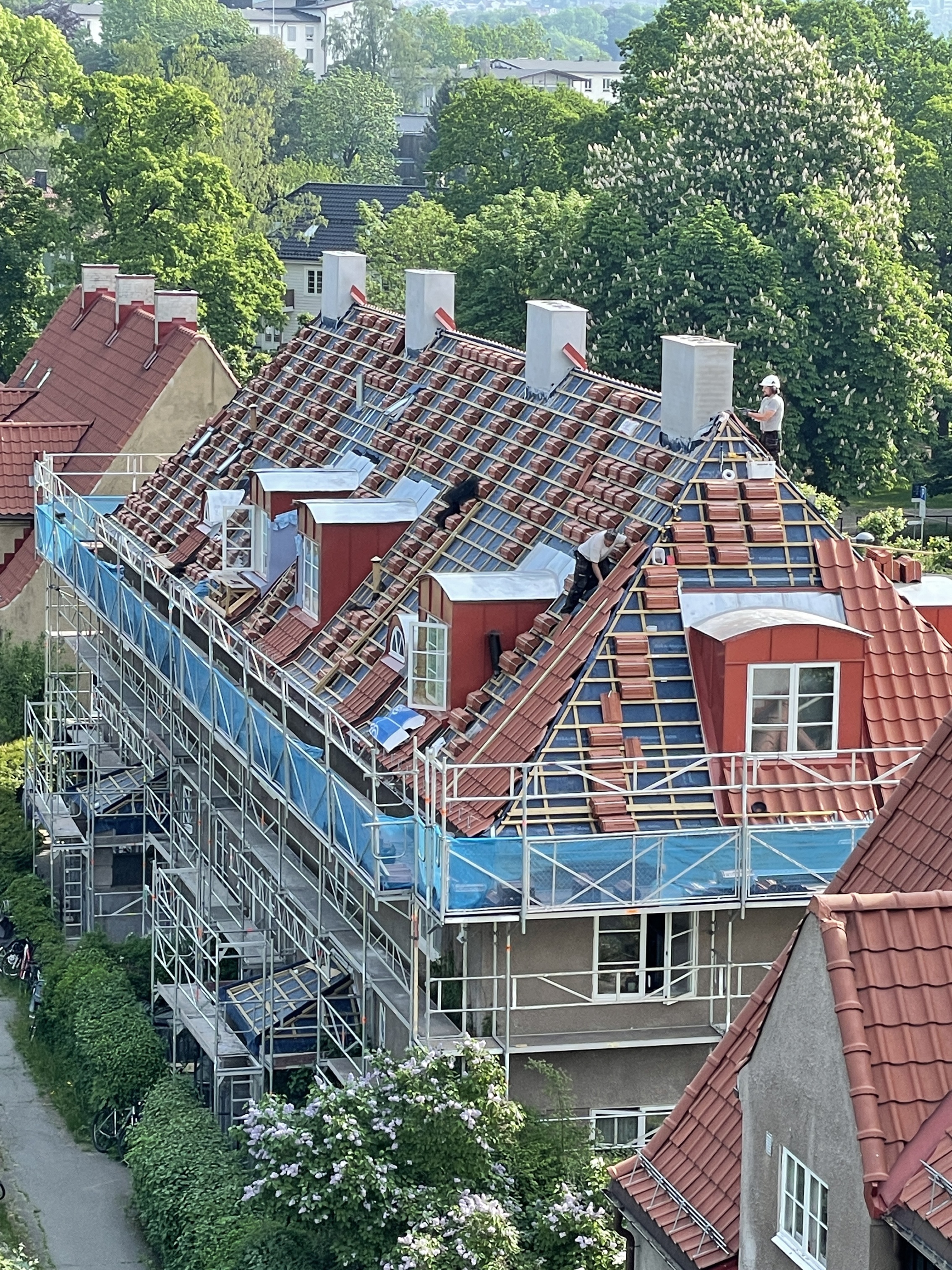 Bilde av et hus som har rehabilitering av tak.